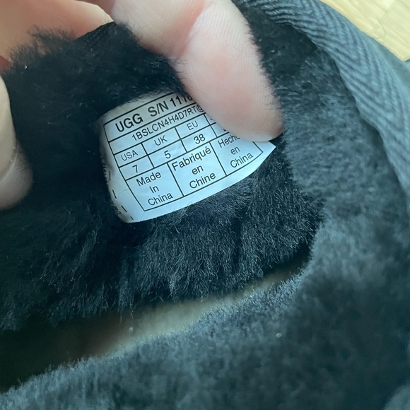 UGG - Picture 3 of 5